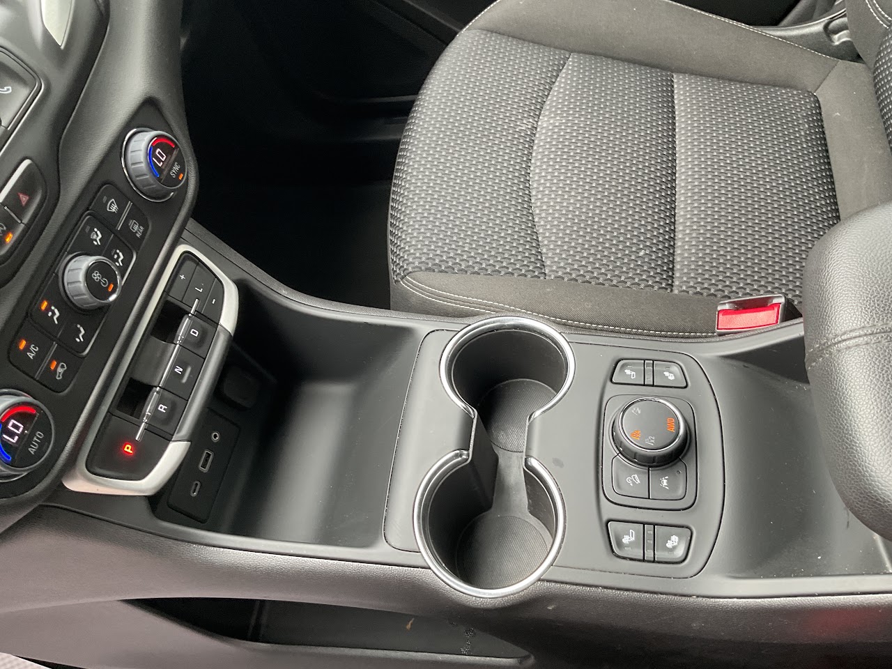 2024 GMC Terrain — photo 29 of 34