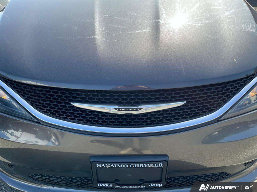 2021 Chrysler Grand Caravan — photo 9 of 25