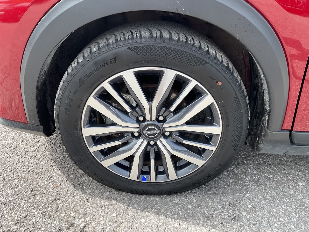 2025 Nissan Kicks Play — photo 10 of 34