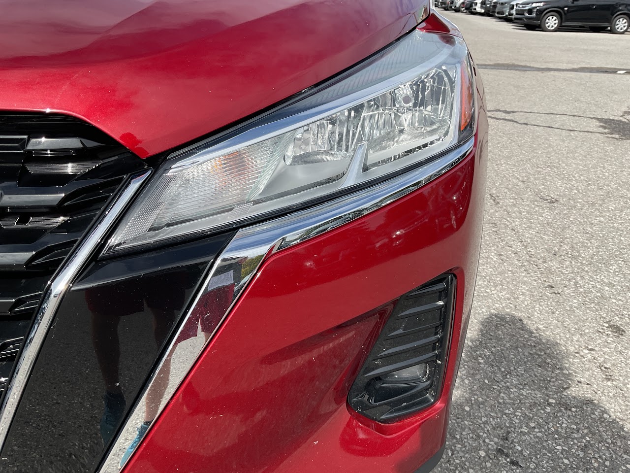 2025 Nissan Kicks Play — photo 15 of 34