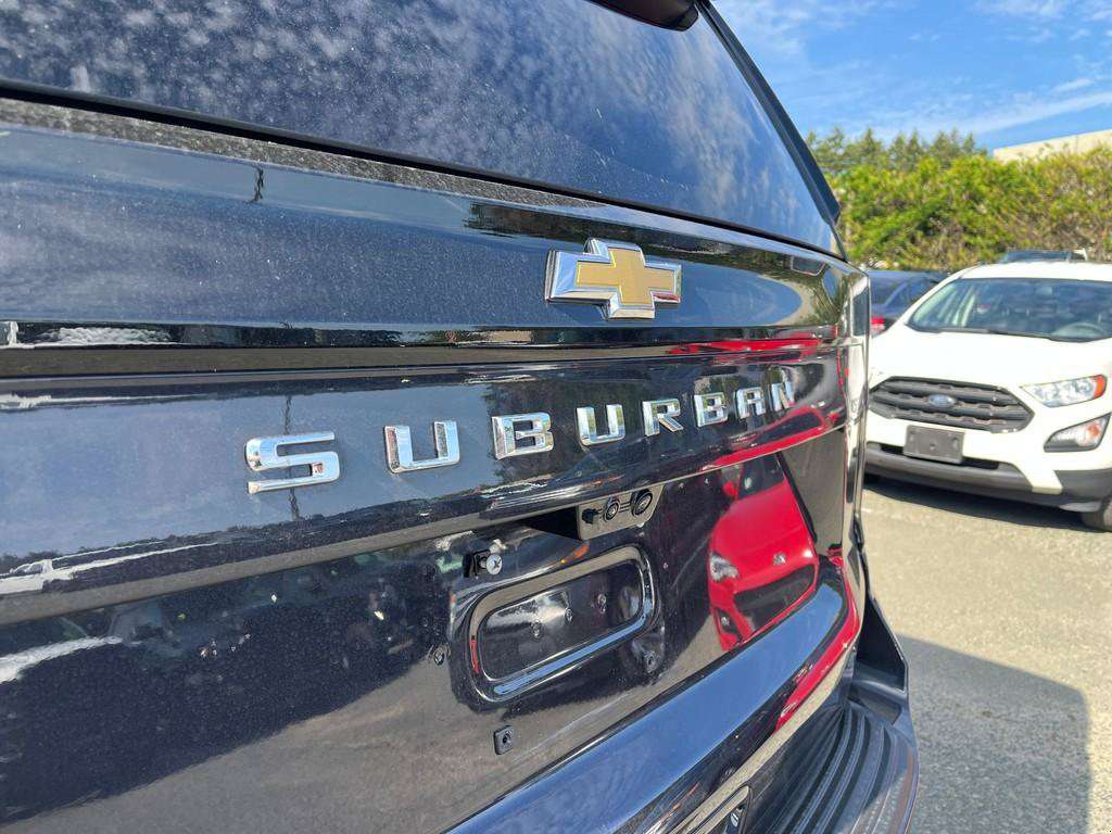 2025 Chevrolet Suburban — photo 6 of 25