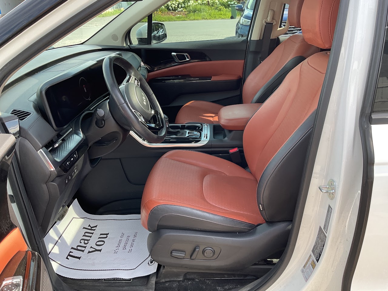 2024 Kia Carnival — photo 21 of 34