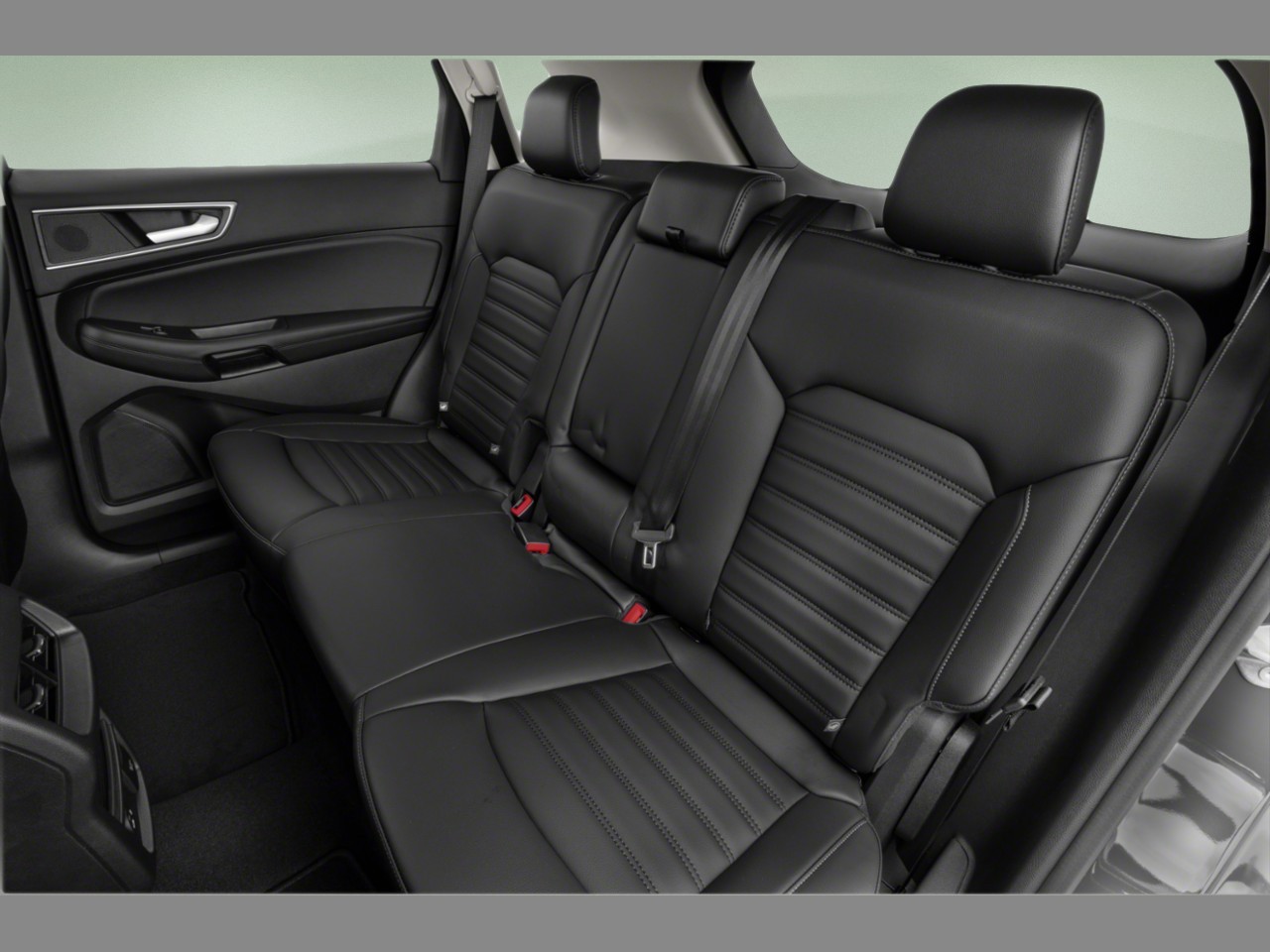 2021 Ford Edge — photo 18 of 34