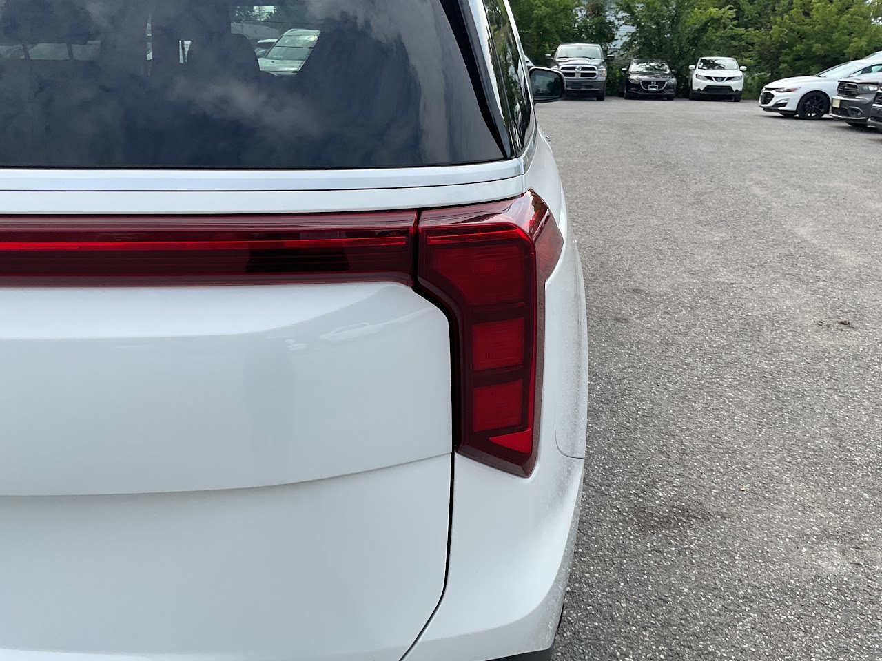 2025 Kia Carnival — photo 17 of 34