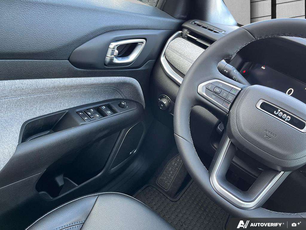 2026 Jeep Compass — photo 17 de 25