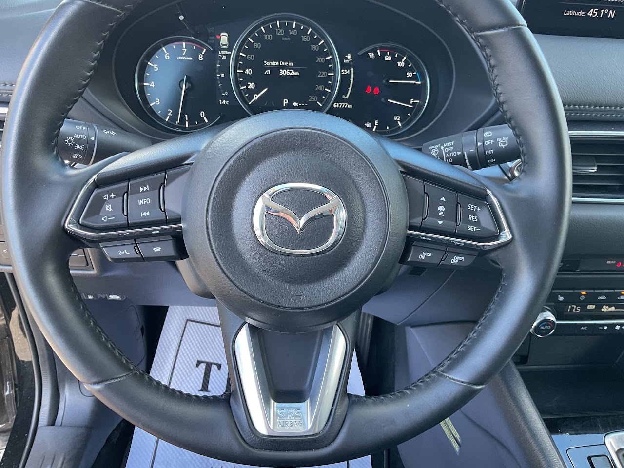 2025 Mazda CX-5 — photo 24 of 33