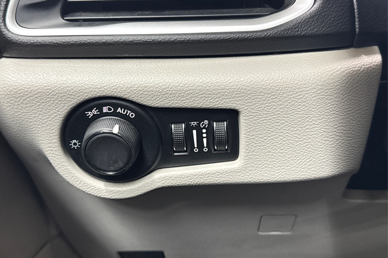 2024 Chrysler Grand Caravan — photo 16 of 34