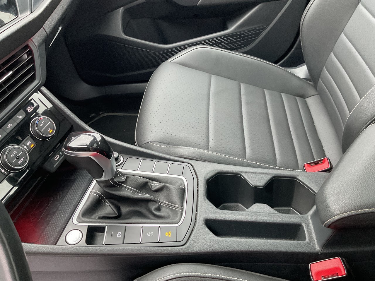 2024 Volkswagen Jetta — photo 35 of 39