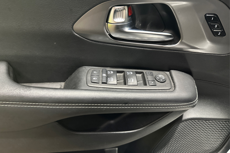 2025 Chrysler Pacifica — photo 25 de 27