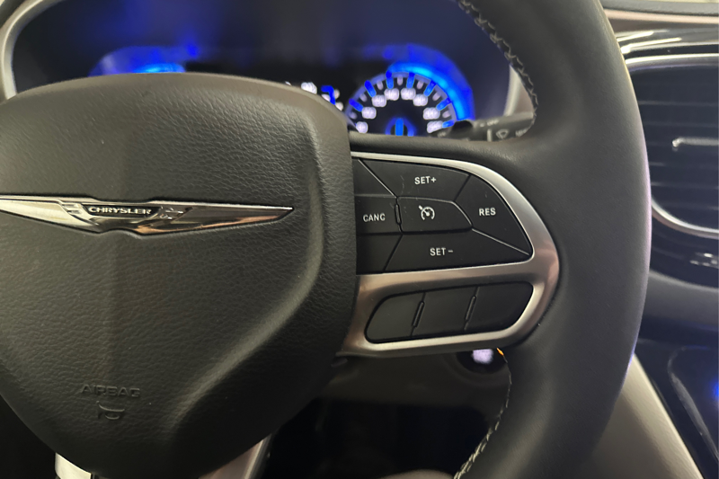 2024 Chrysler Grand Caravan — photo 24 of 27