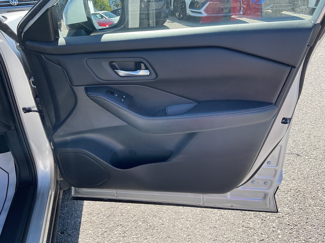 2025 Nissan Rogue — photo 15 of 33