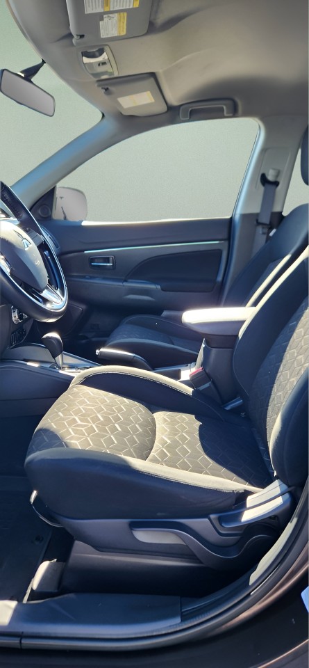 2023 Mitsubishi RVR — photo 8 of 12