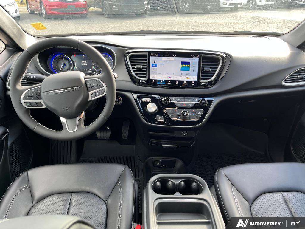2027 Chrysler Grand Caravan — photo 24 of 25