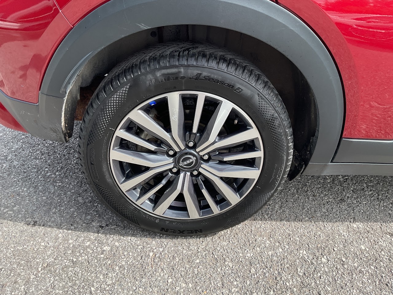 2025 Nissan Kicks Play — photo 13 of 34