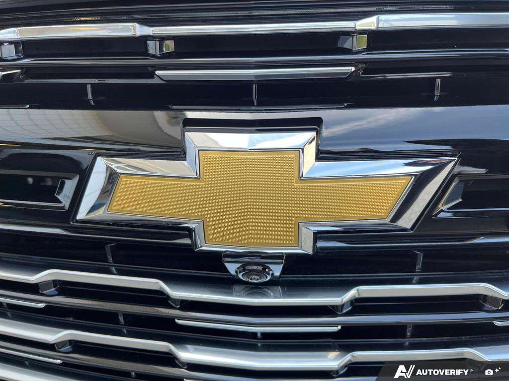 2025 Chevrolet Suburban — photo 9 of 25