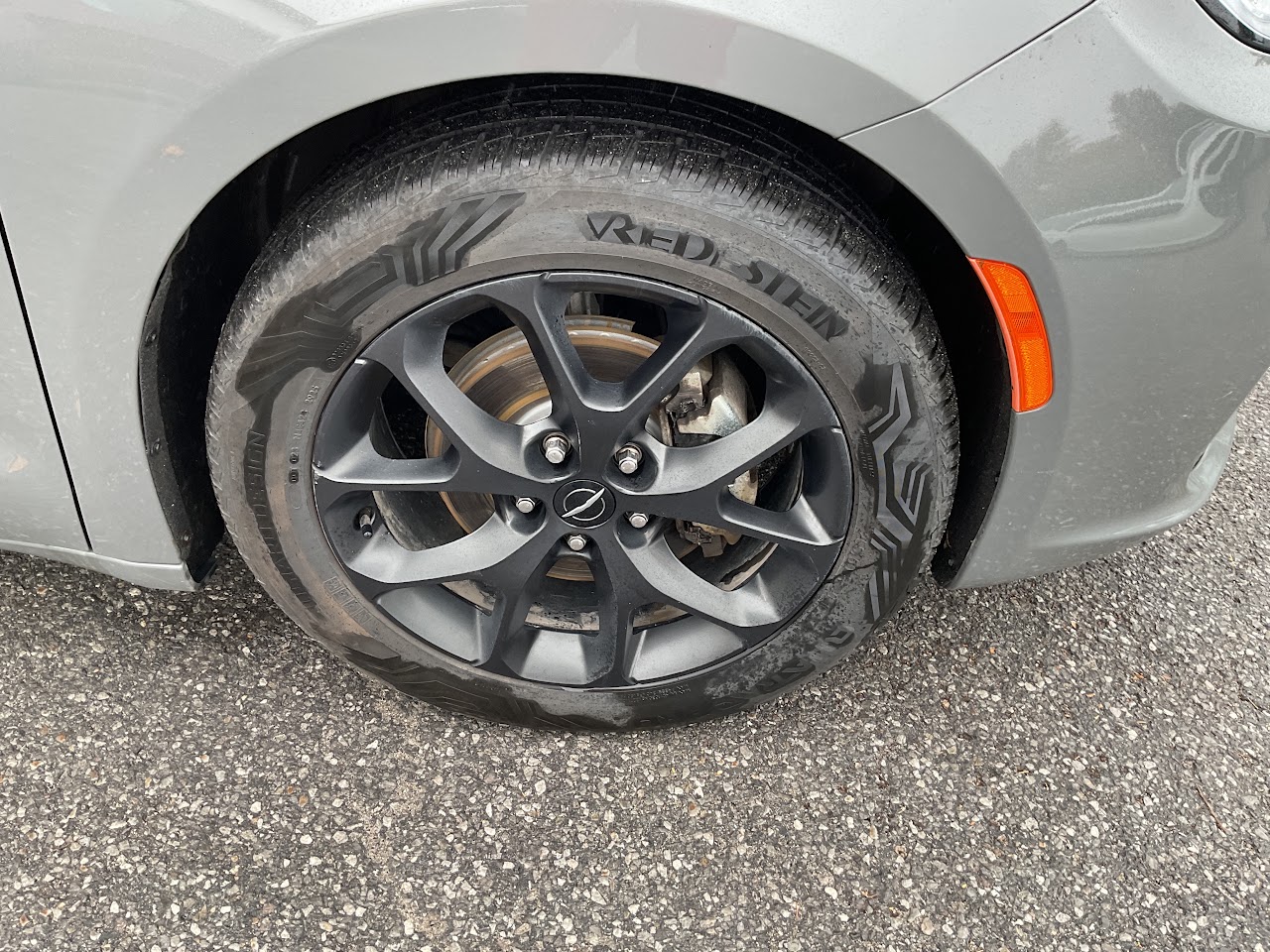 2025 Chrysler Pacifica — photo 32 of 34