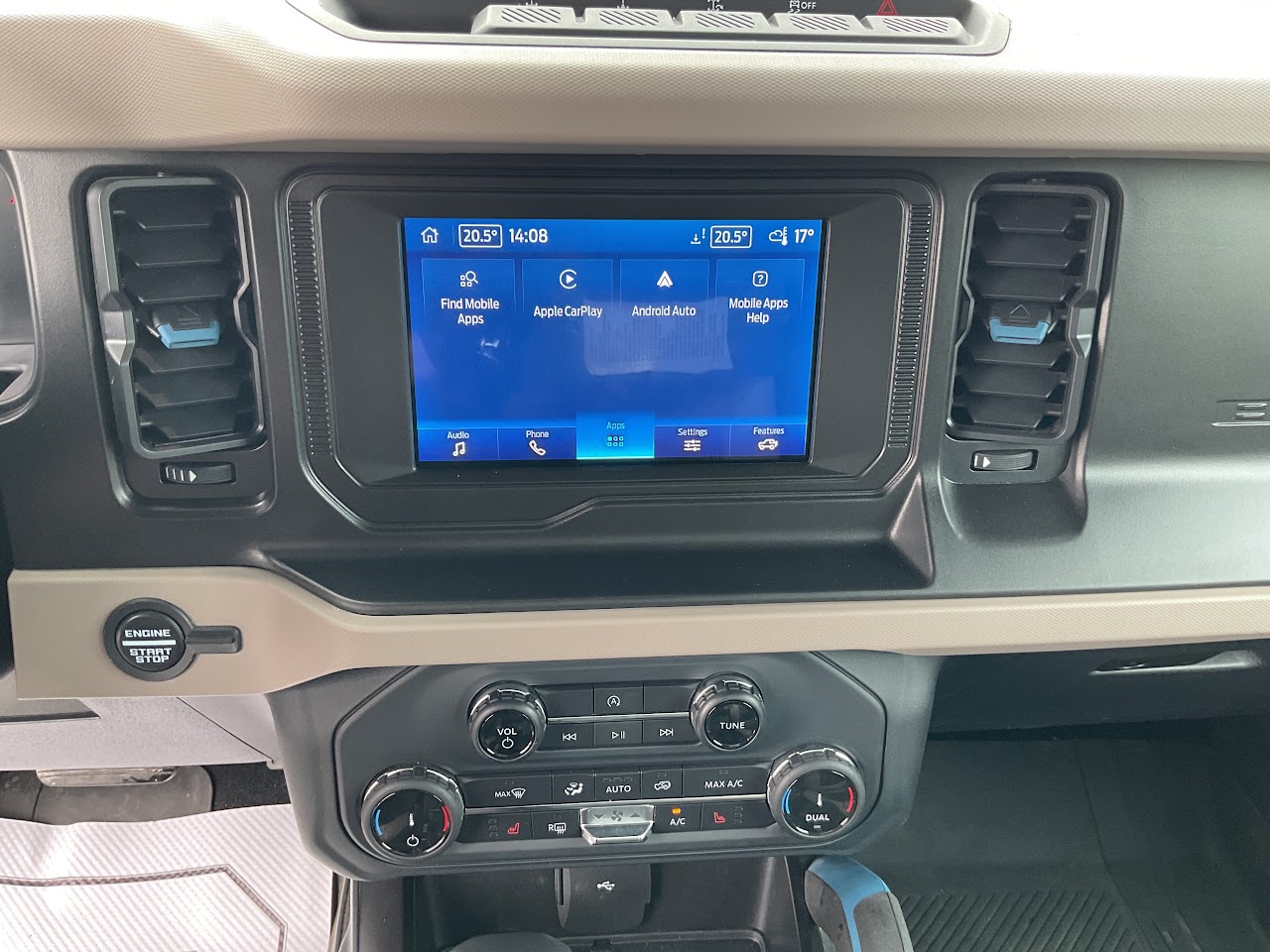 2022 Ford Bronco — photo 27 of 33