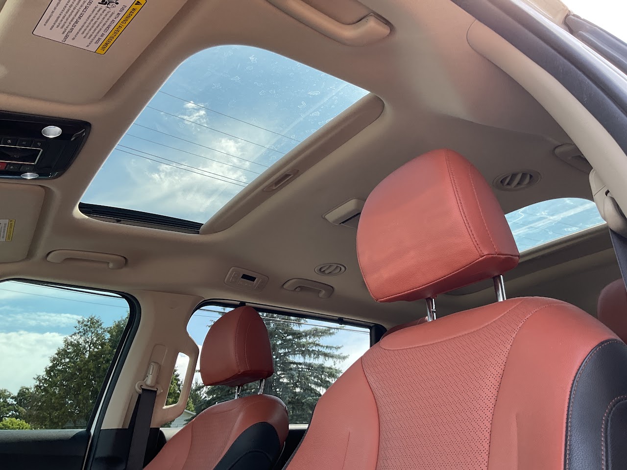 2024 Kia Carnival — photo 32 of 34