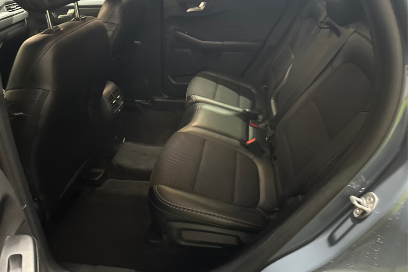 2025 Ford Escape Plug-in Hybrid — photo 12 of 28