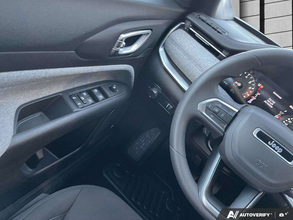 2026 Jeep Compass — photo 17 de 25