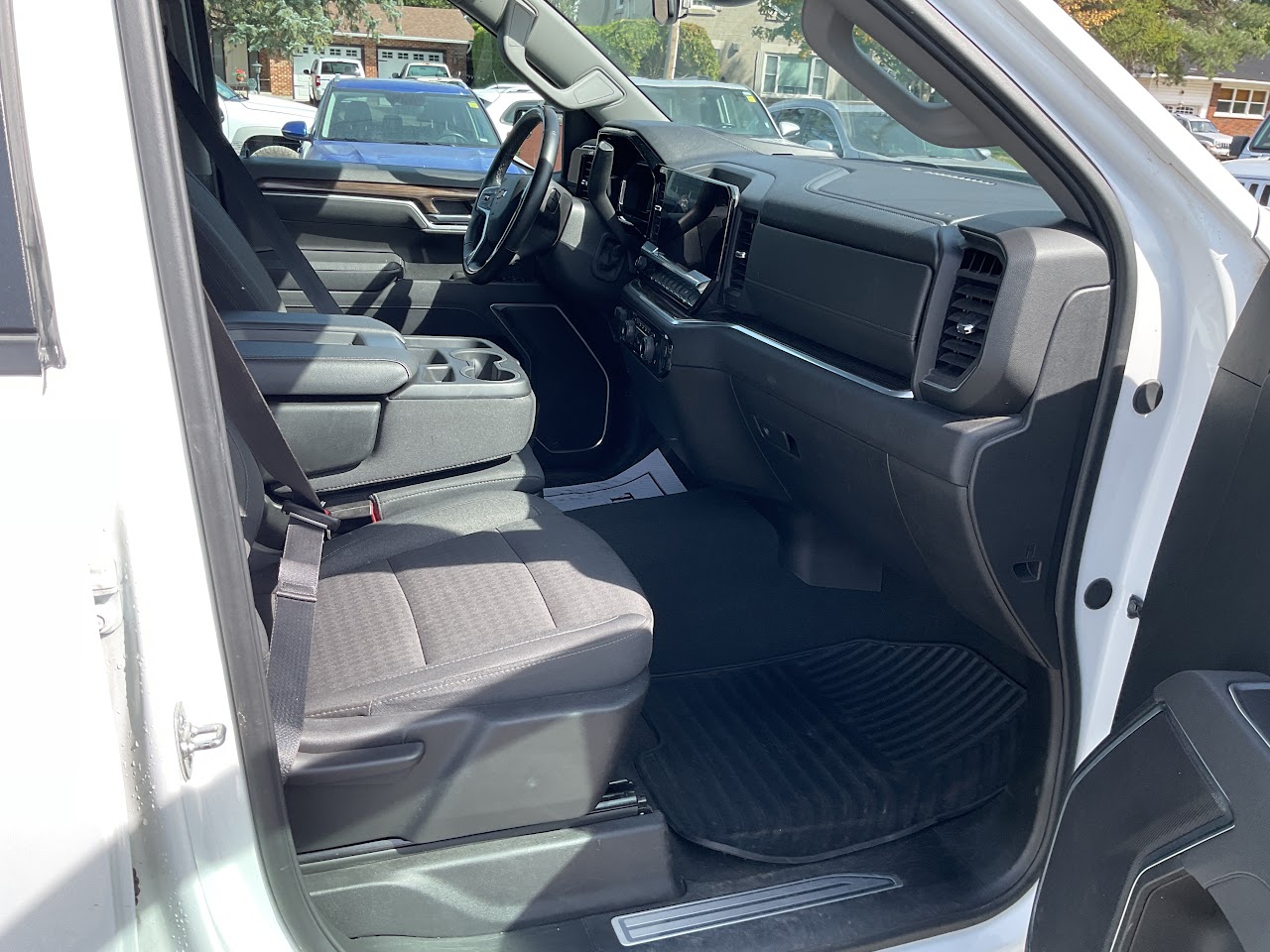 2025 Chevrolet Silverado 1500 — photo 23 of 33
