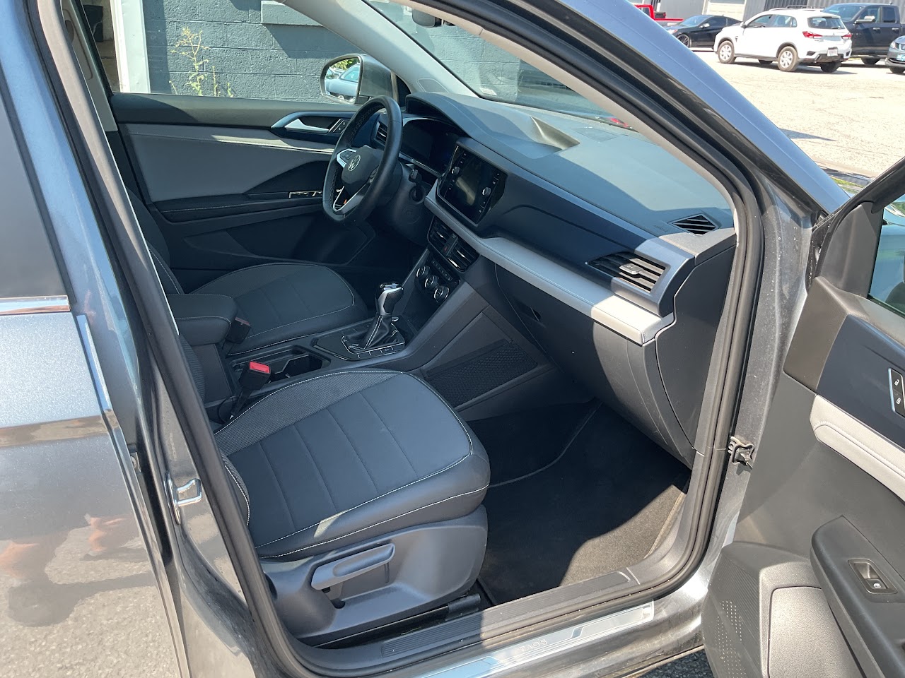 2024 Volkswagen Taos — photo 21 of 34