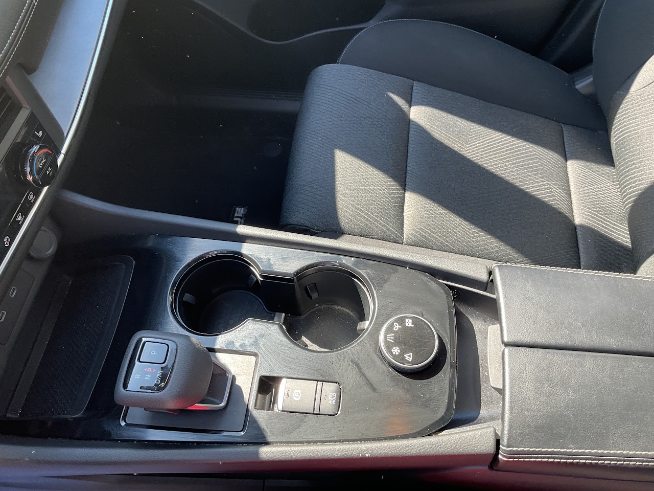 2025 Nissan Rogue — photo 31 of 34