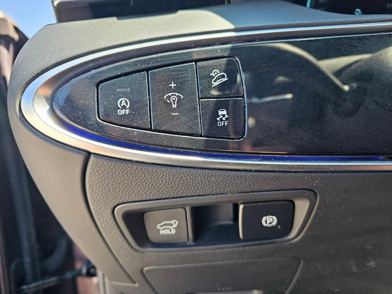 2022 Genesis GV70 — photo 10 of 19