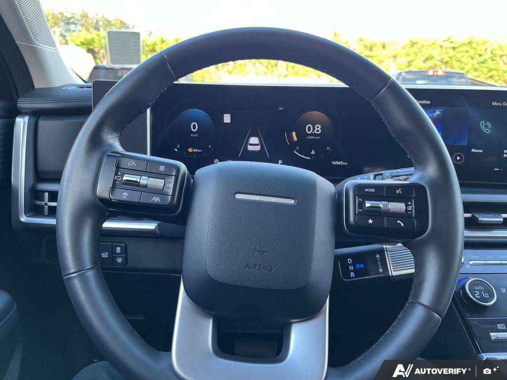 2025 Hyundai Santa Fe — photo 14 of 25