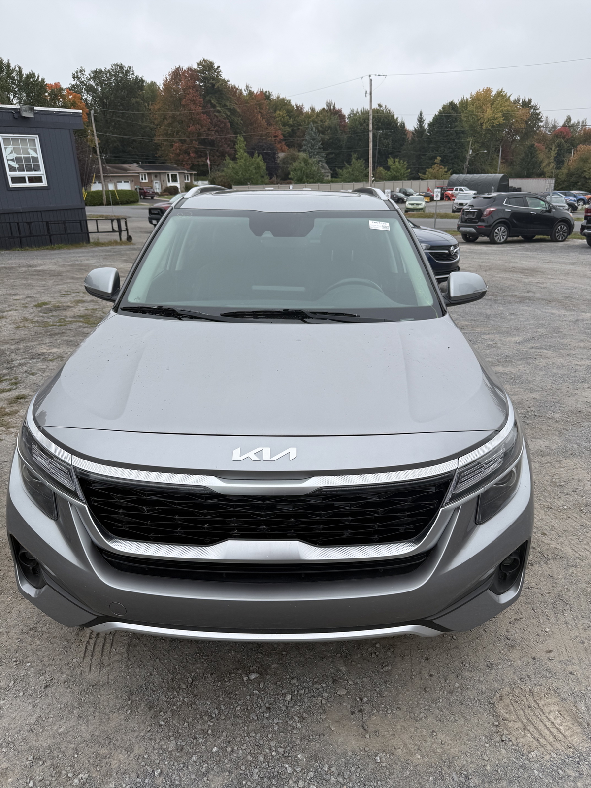 2022 Kia Seltos — photo 8 of 25