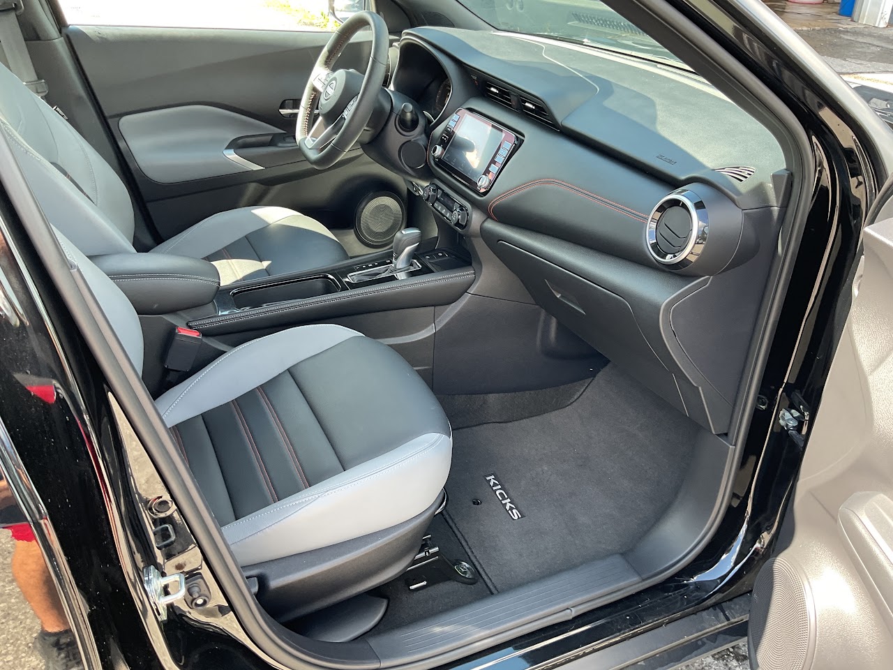 2023 Nissan Kicks — photo 21 of 34