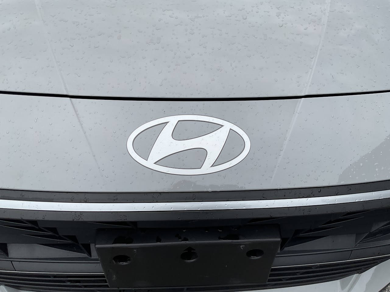 2025 Hyundai Elantra — photo 19 of 34