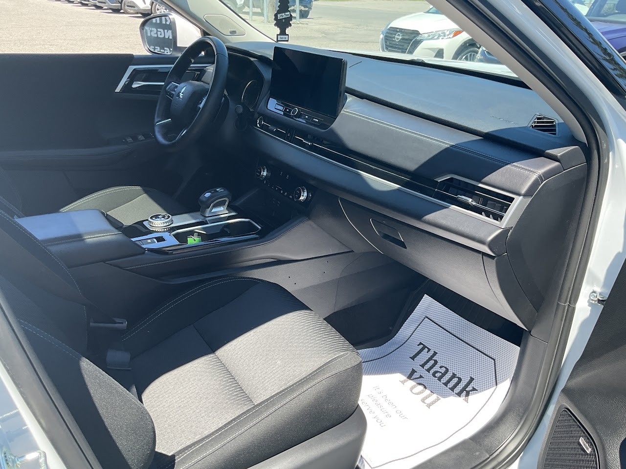 2025 Mitsubishi Outlander — photo 21 of 32