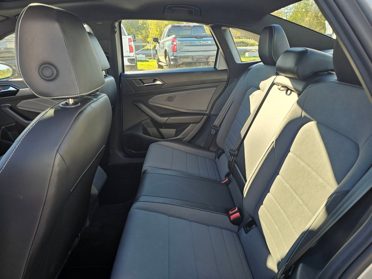 2025 Volkswagen Jetta — photo 21 of 26