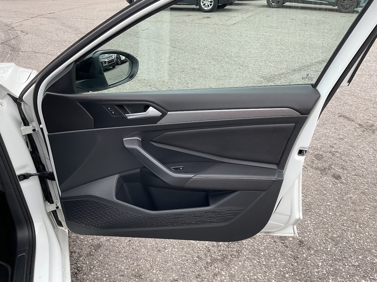2024 Volkswagen Jetta — photo 16 of 39