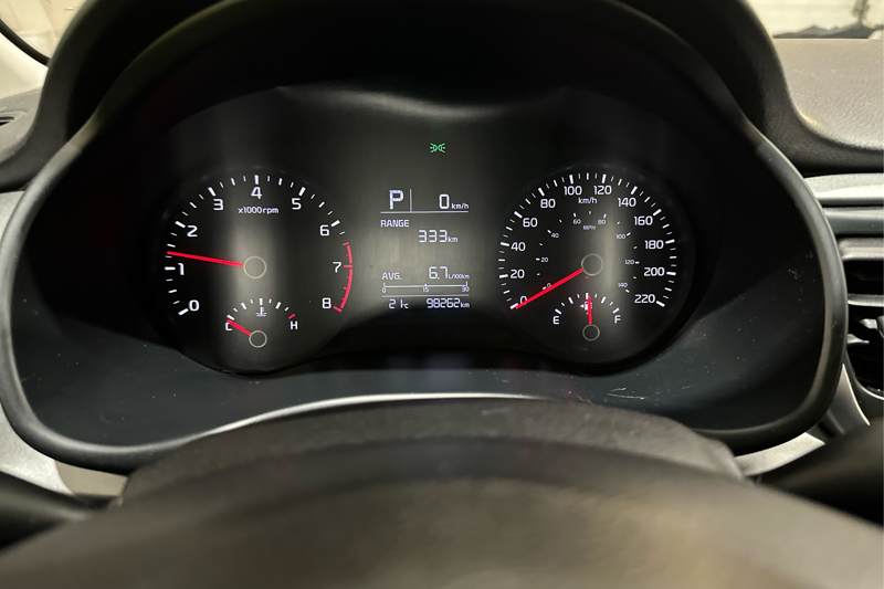 2021 Kia Rio Hatchback 5-Door — photo 13 of 25