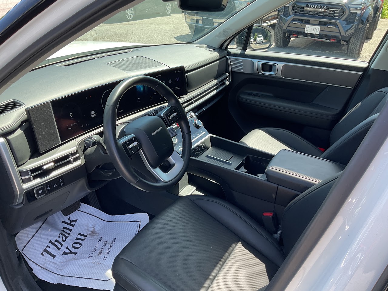 2025 Hyundai Santa Fe — photo 20 of 34