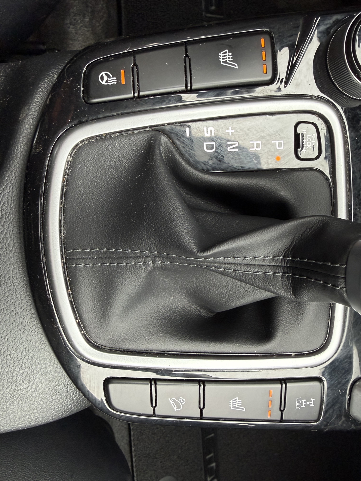 2022 Kia Seltos — photo 20 of 25