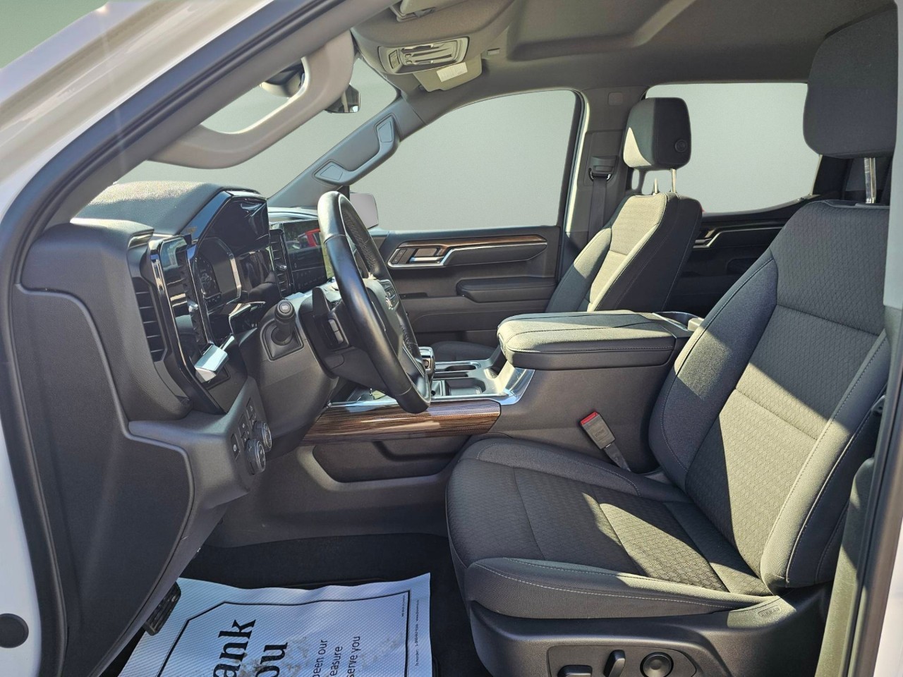 2025 Chevrolet Silverado 1500 — photo 8 of 22