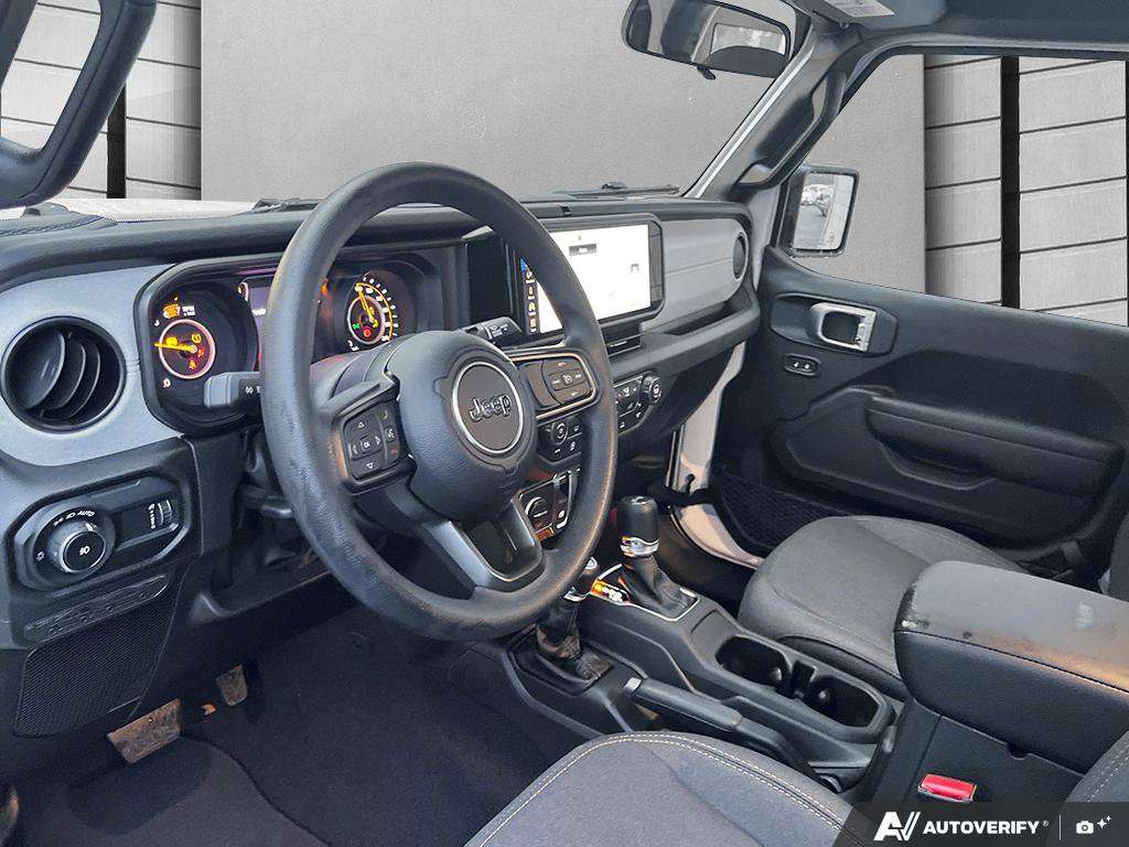 2026 Jeep Wrangler — photo 13 de 25
