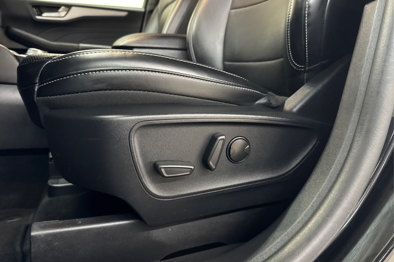 2025 Ford Escape — photo 33 of 35