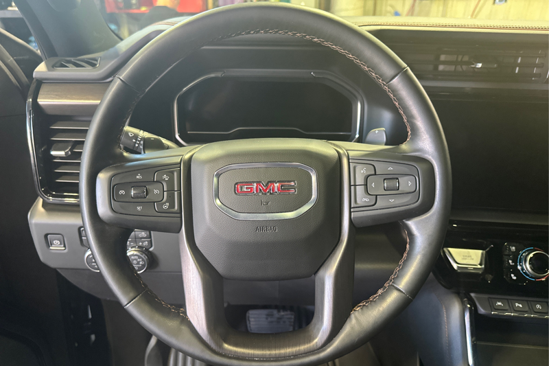 2025 GMC Sierra 1500 — photo 13 of 35