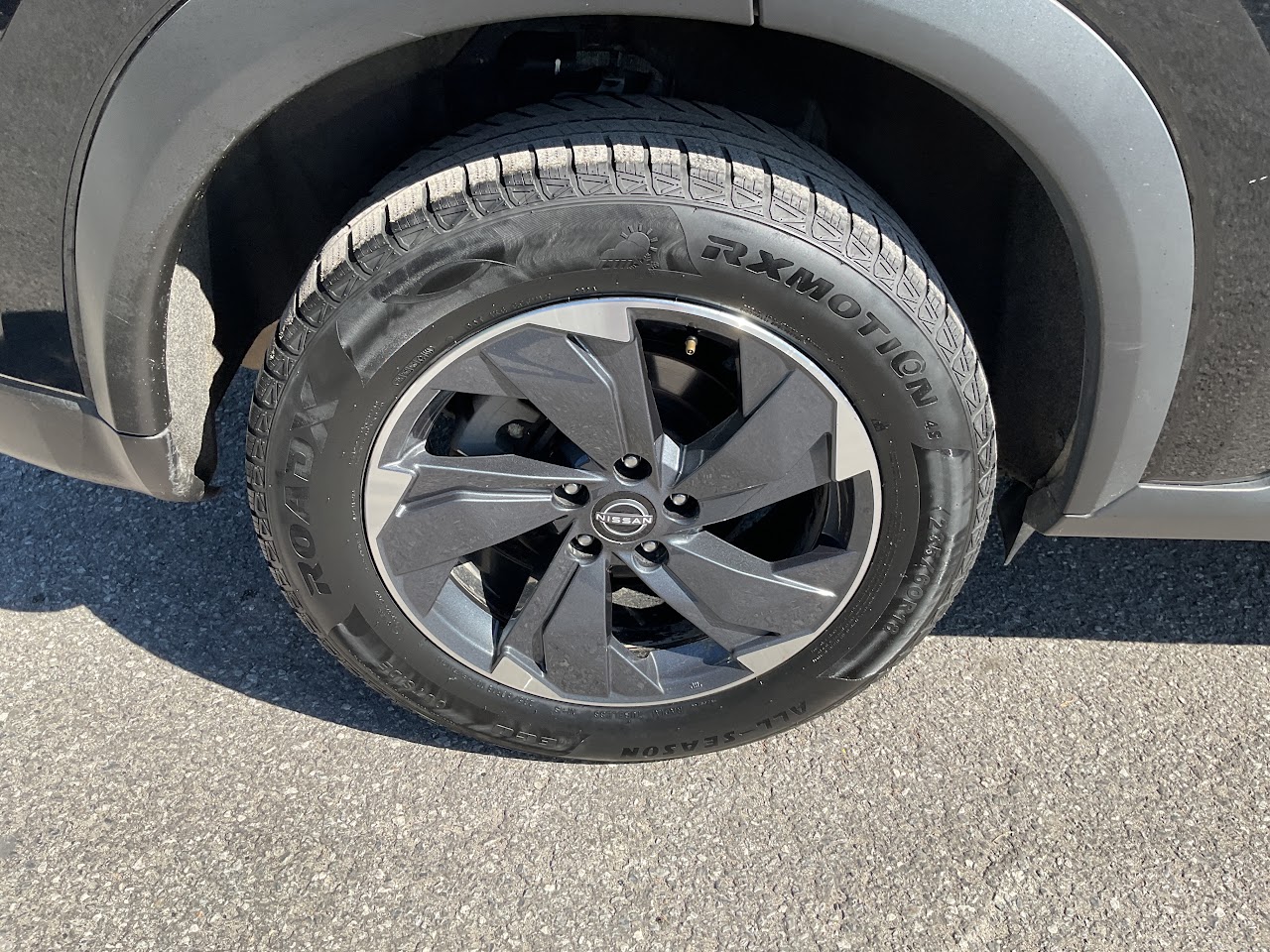2025 Nissan Rogue — photo 14 of 34