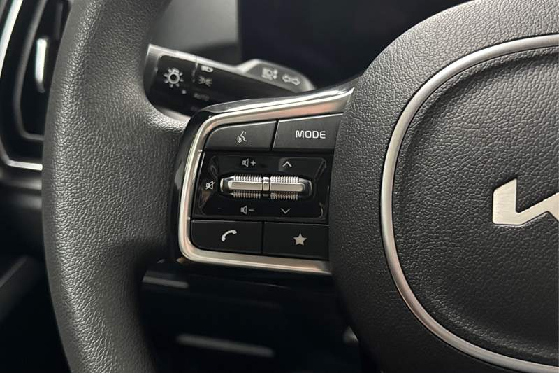 2025 Kia Sorento — photo 27 of 33