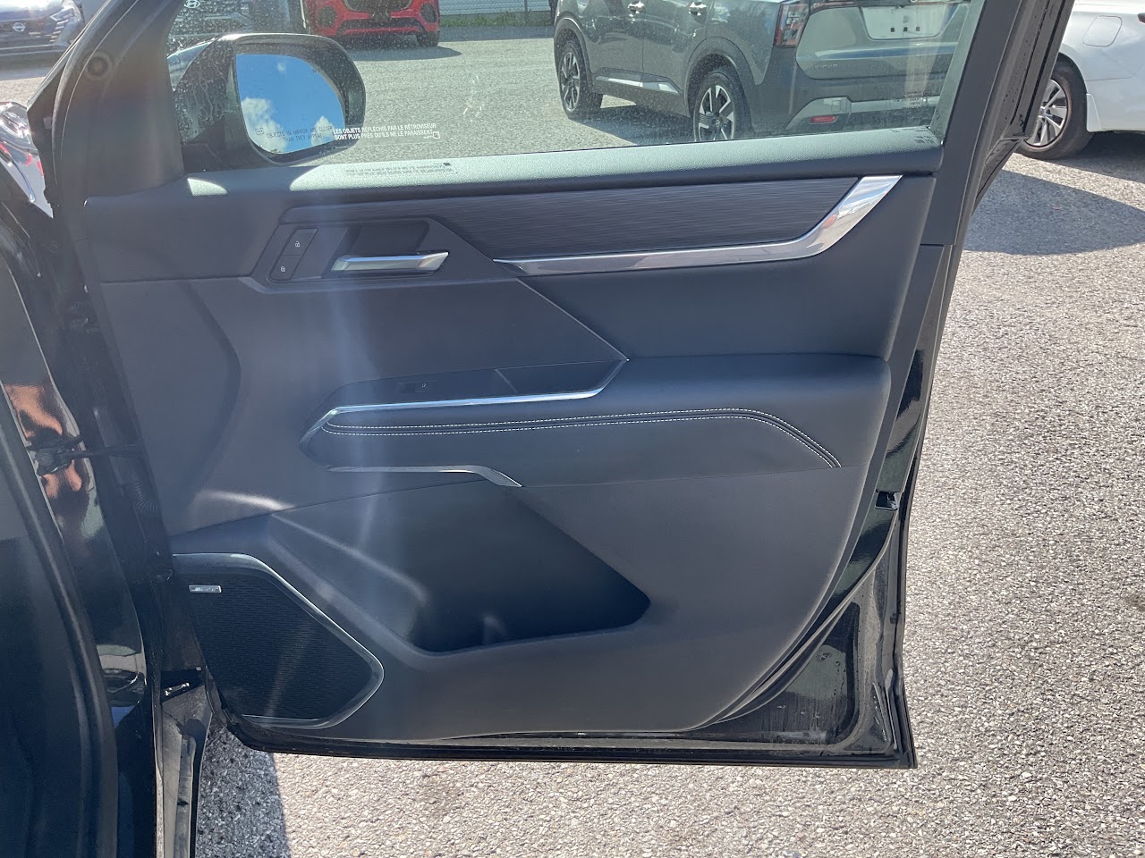 2025 GMC Acadia — photo 16 of 34