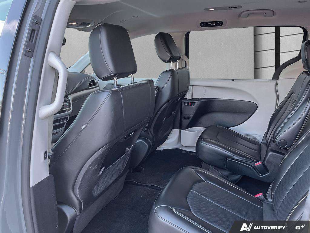 2023 Chrysler Pacifica — photo 23 of 25