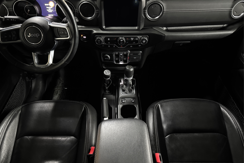 2021 Jeep Wrangler — photo 17 of 32