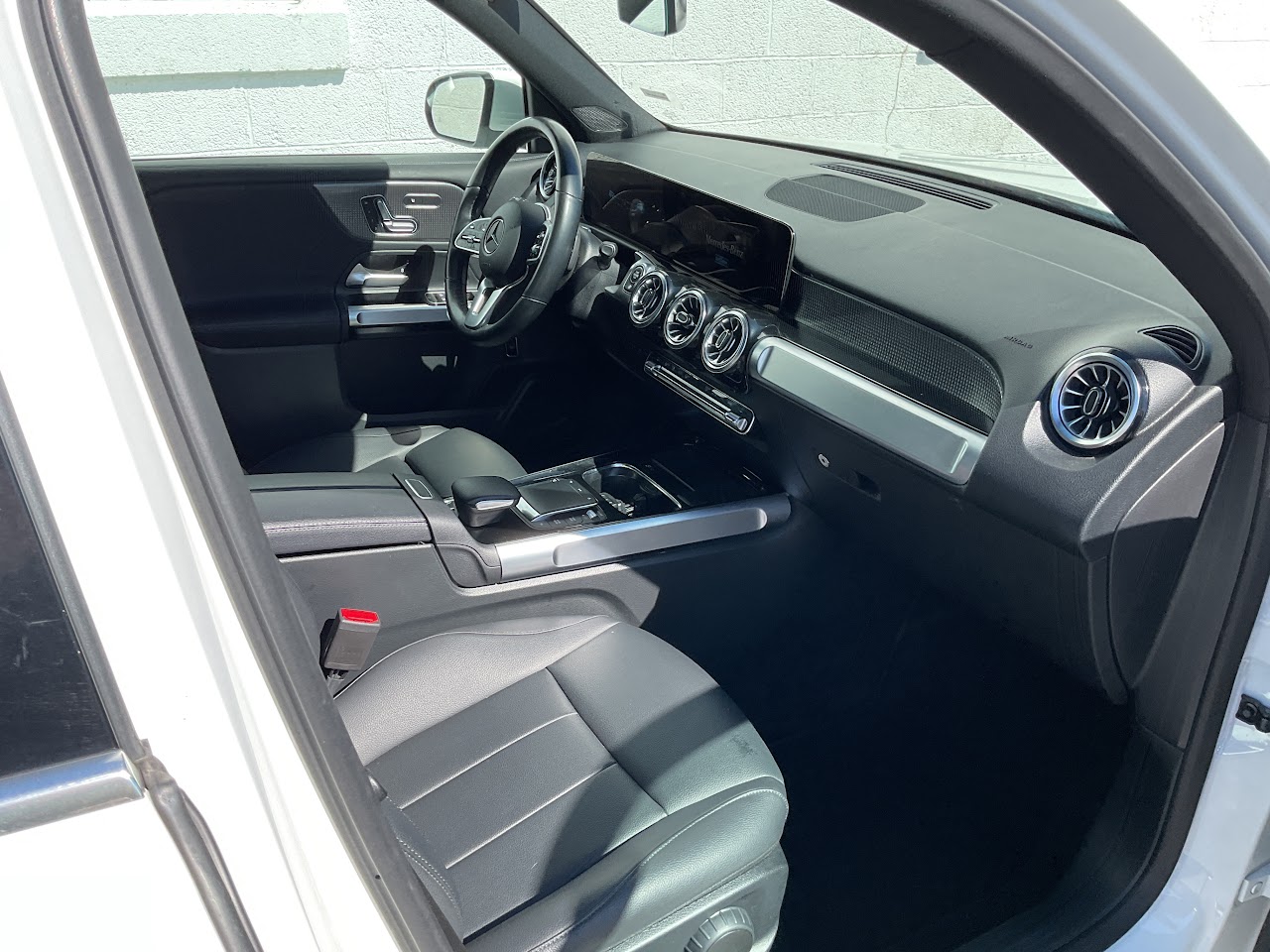 2023 Mercedes-Benz GLB250 — photo 7 of 22
