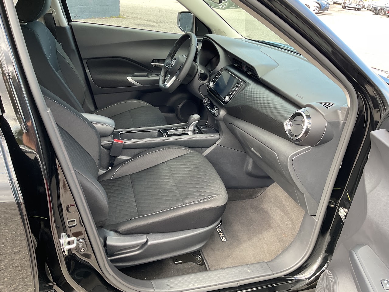 2025 Nissan Kicks Play — photo 21 of 34