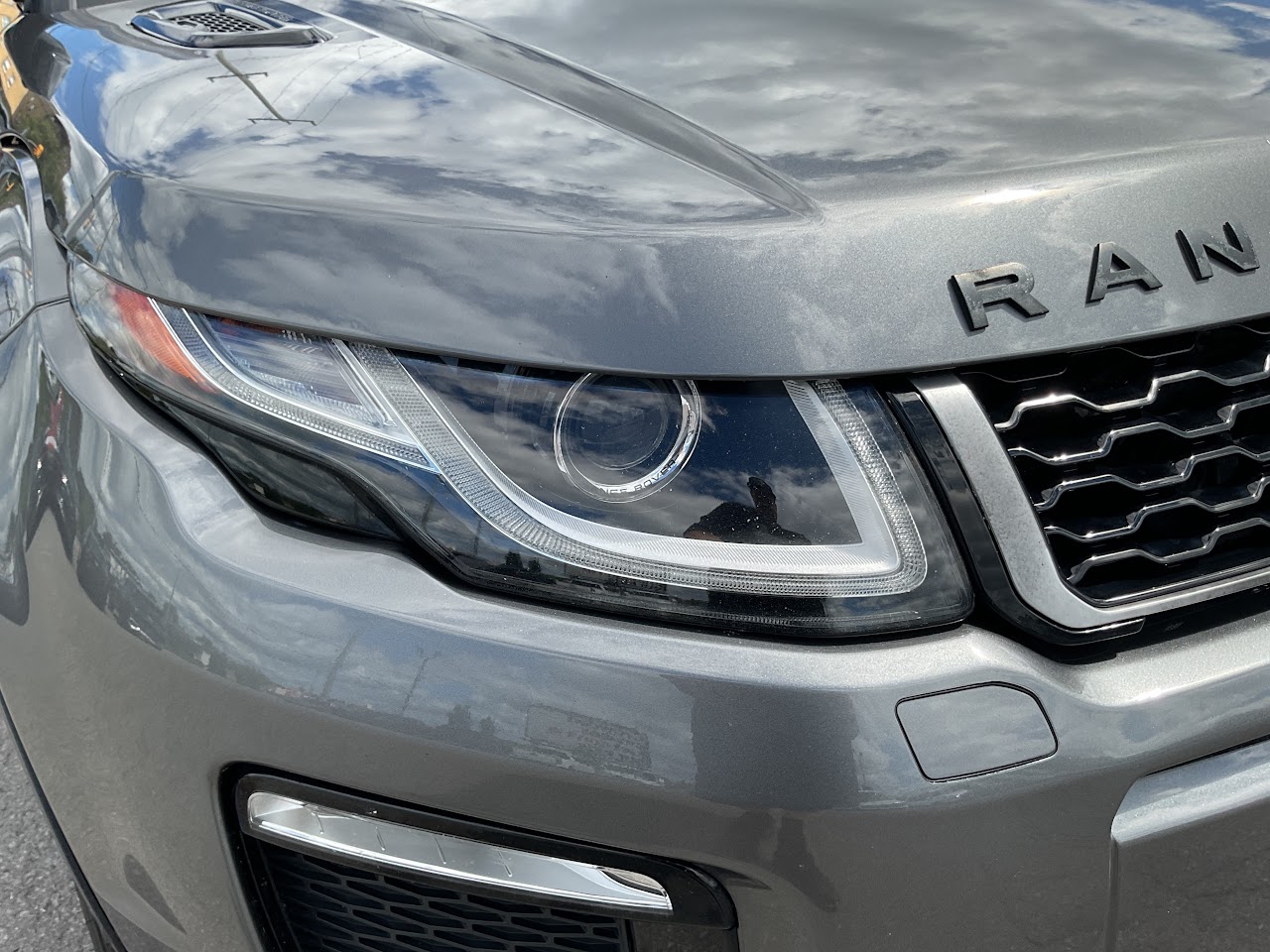 2017 Land Rover Range Rover Evoque — photo 14 of 36